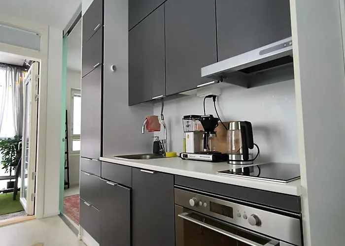 Cozy Next To The Airport *